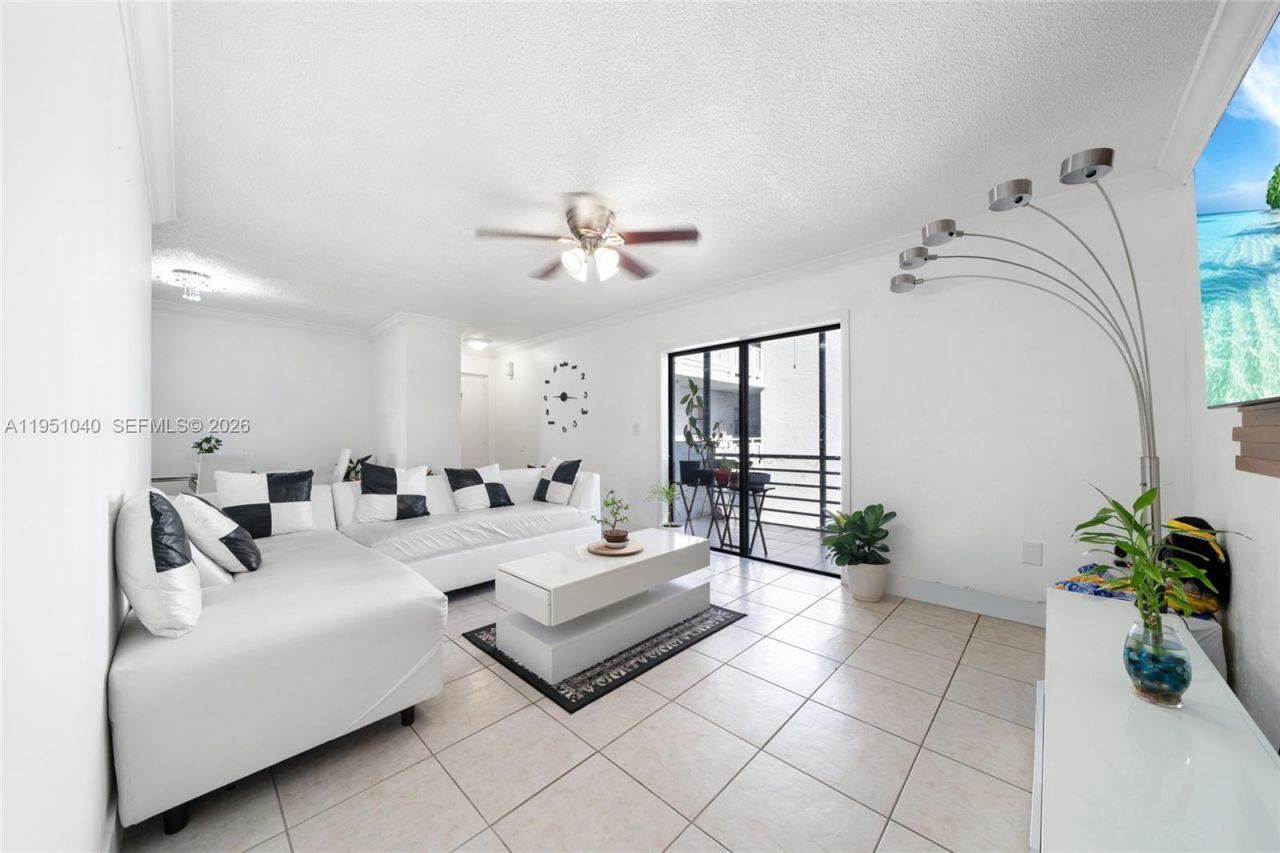 13500 NE 3rd Ct , Unit 325, North Miami, FL 33161 Photo