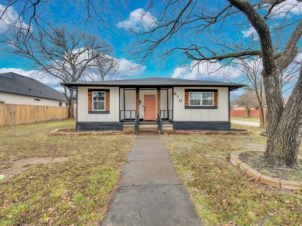 910 S Preston Street, Ennis, TX 75119