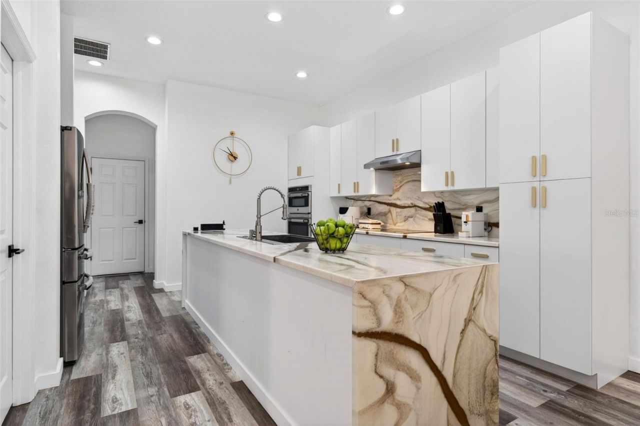 8111 Santa Rosa Court, Sarasota, FL 34243 Photo