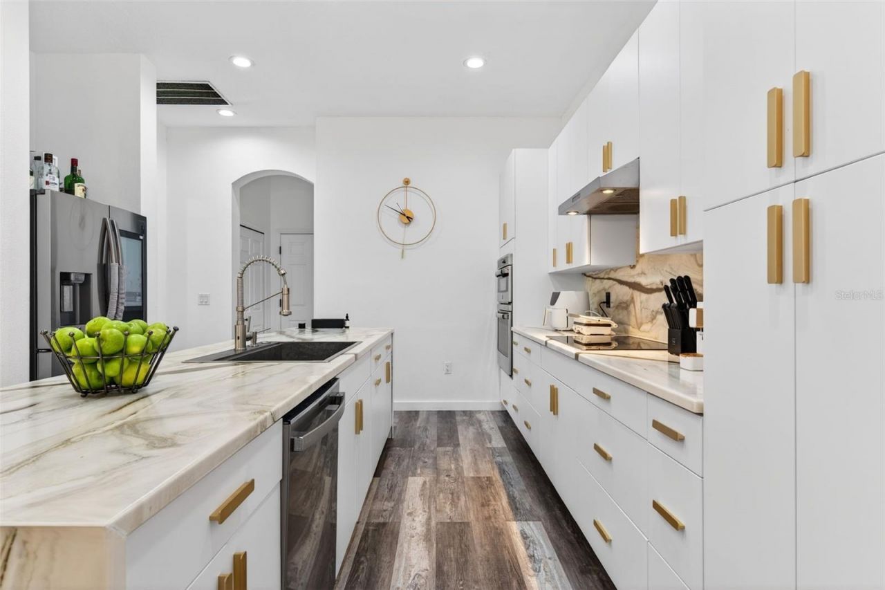 8111 Santa Rosa Court, Sarasota, FL 34243 Photo