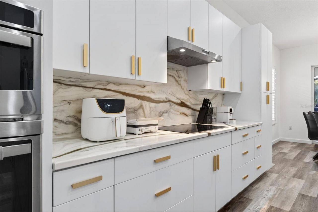 8111 Santa Rosa Court, Sarasota, FL 34243 Photo