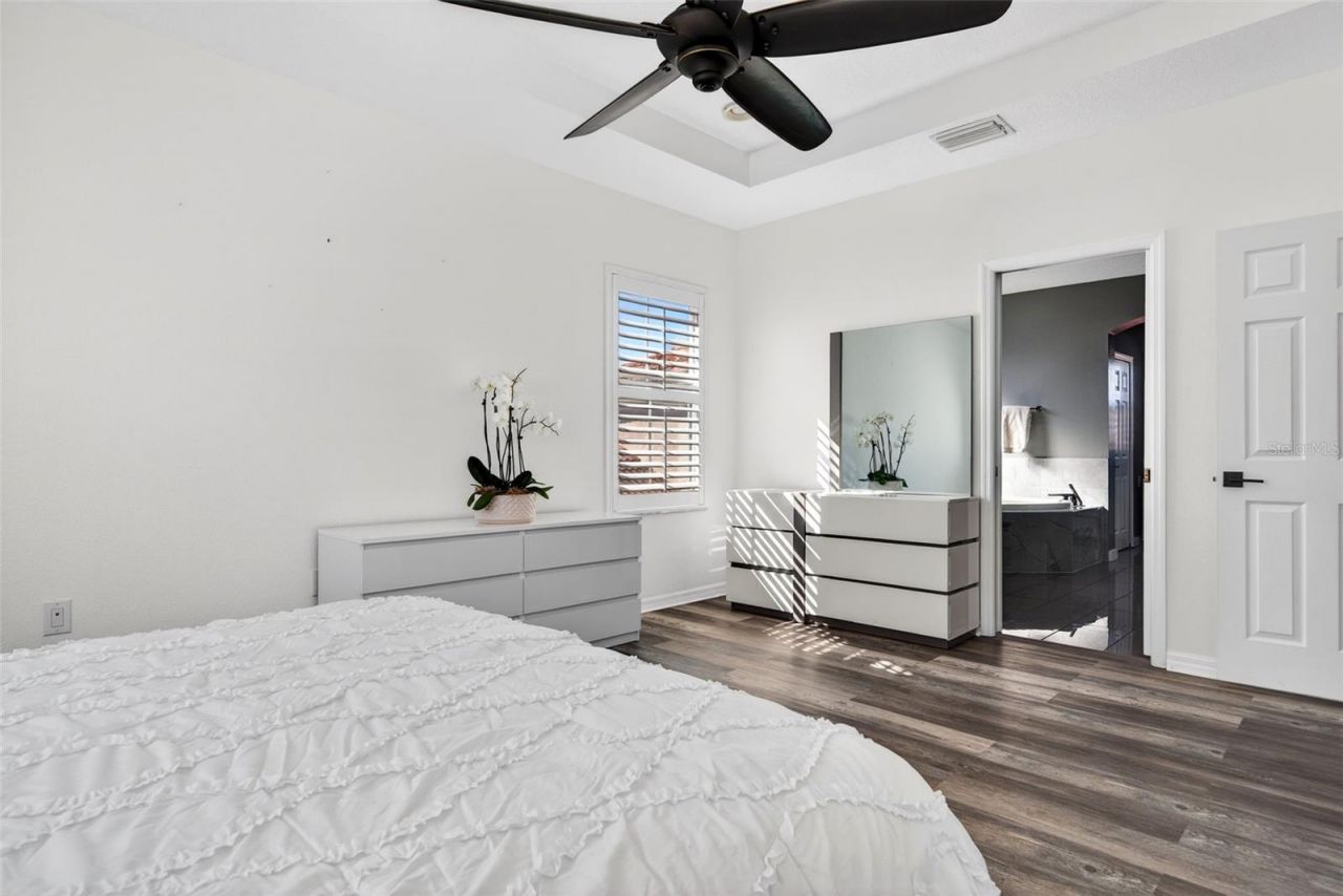 8111 Santa Rosa Court, Sarasota, FL 34243 Photo