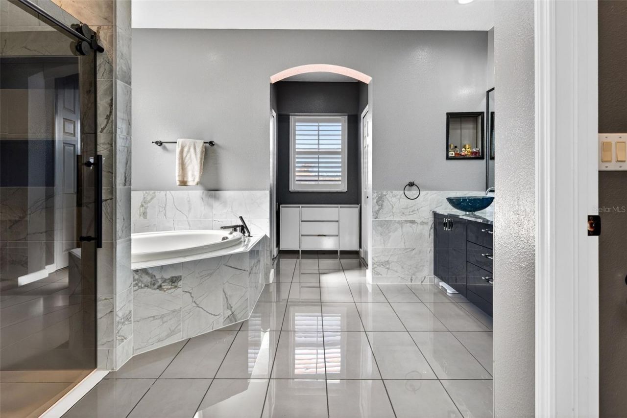 8111 Santa Rosa Court, Sarasota, FL 34243 Photo