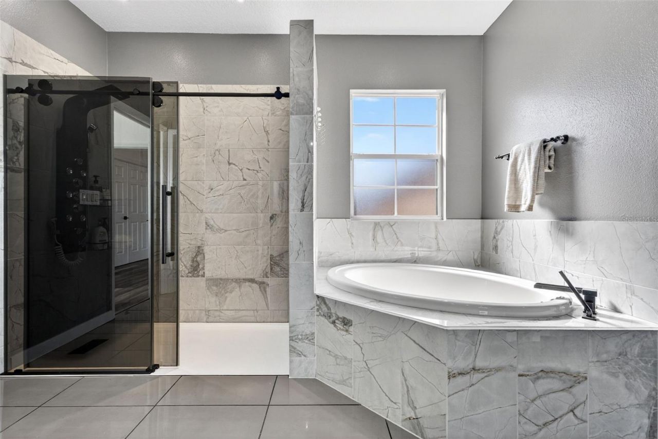 8111 Santa Rosa Court, Sarasota, FL 34243 Photo