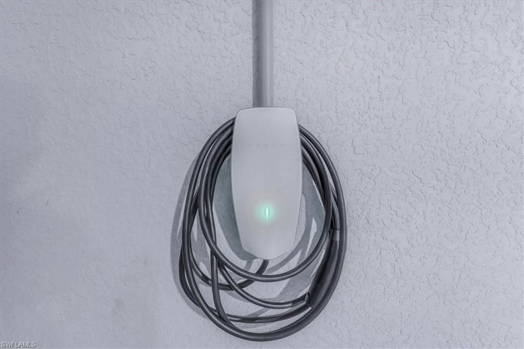 1114 NE 7th Ave, Cape Coral, FL 33909 Photo