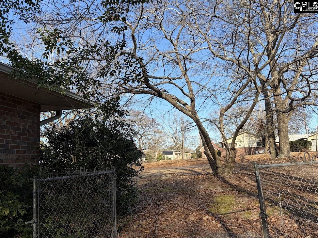 345 Marion Street Photo 24