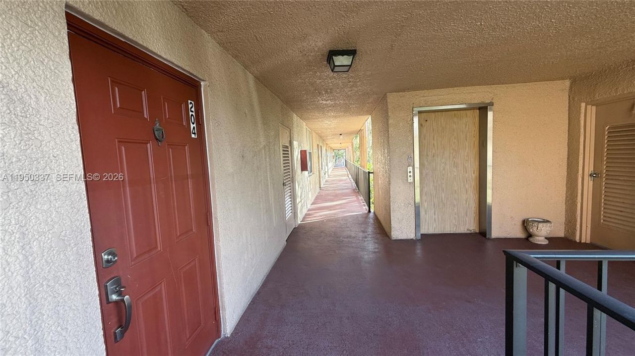 370 NW 76th Ave, Unit 204, Margate, FL 33063 Photo