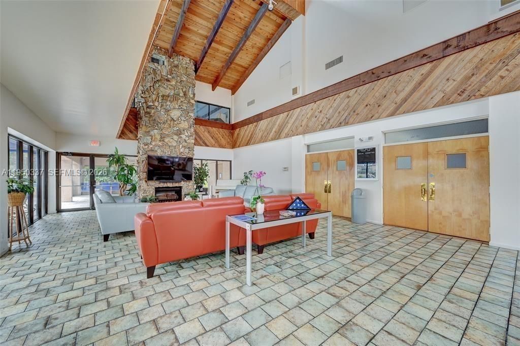 370 NW 76th Ave, Unit 204, Margate, FL 33063 Photo