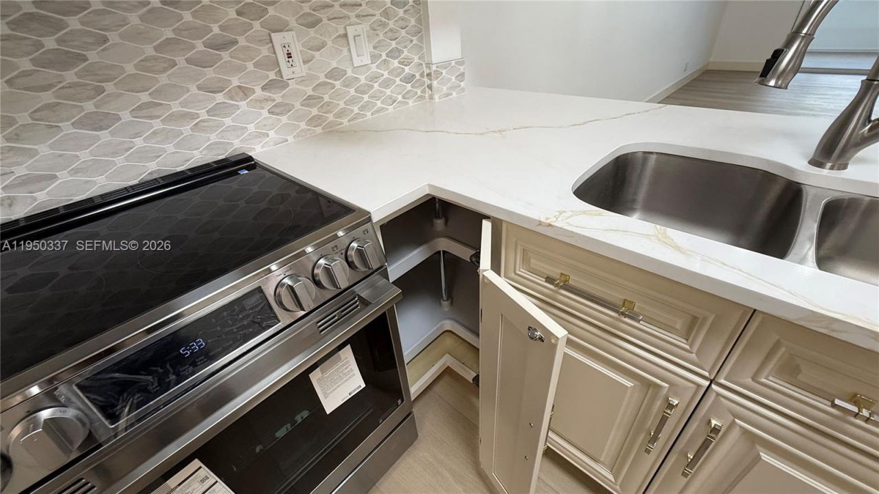 370 NW 76th Ave, Unit 204, Margate, FL 33063 Photo