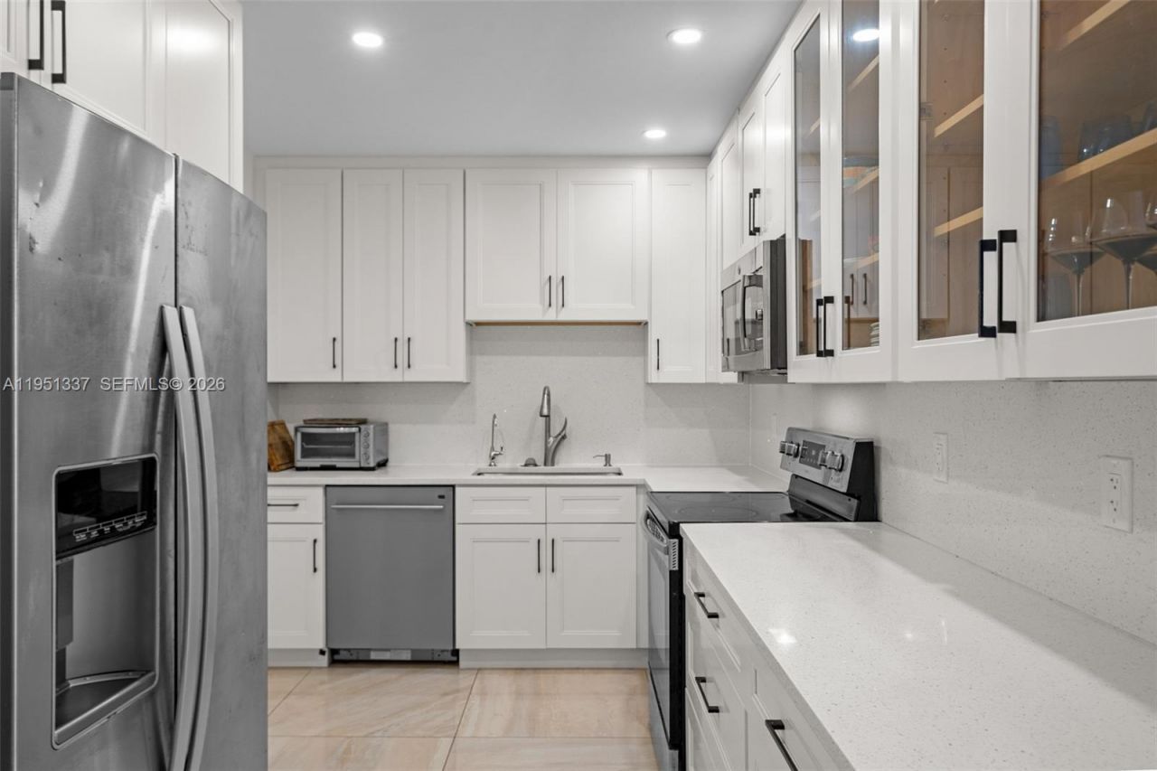 2500 Parkview Dr, Unit 2517, Hallandale Beach, FL 33009 Photo