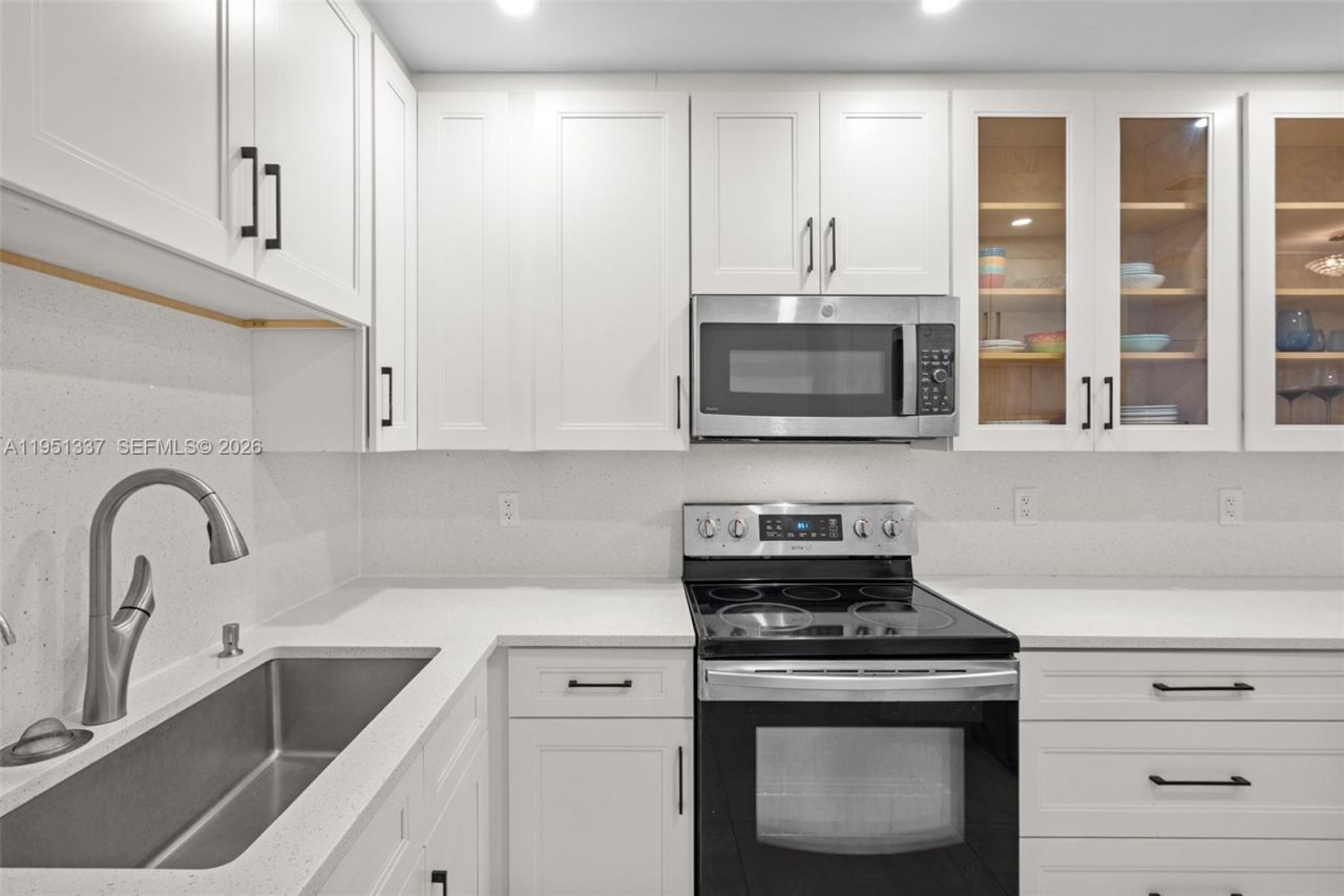 2500 Parkview Dr, Unit 2517, Hallandale Beach, FL 33009 Photo