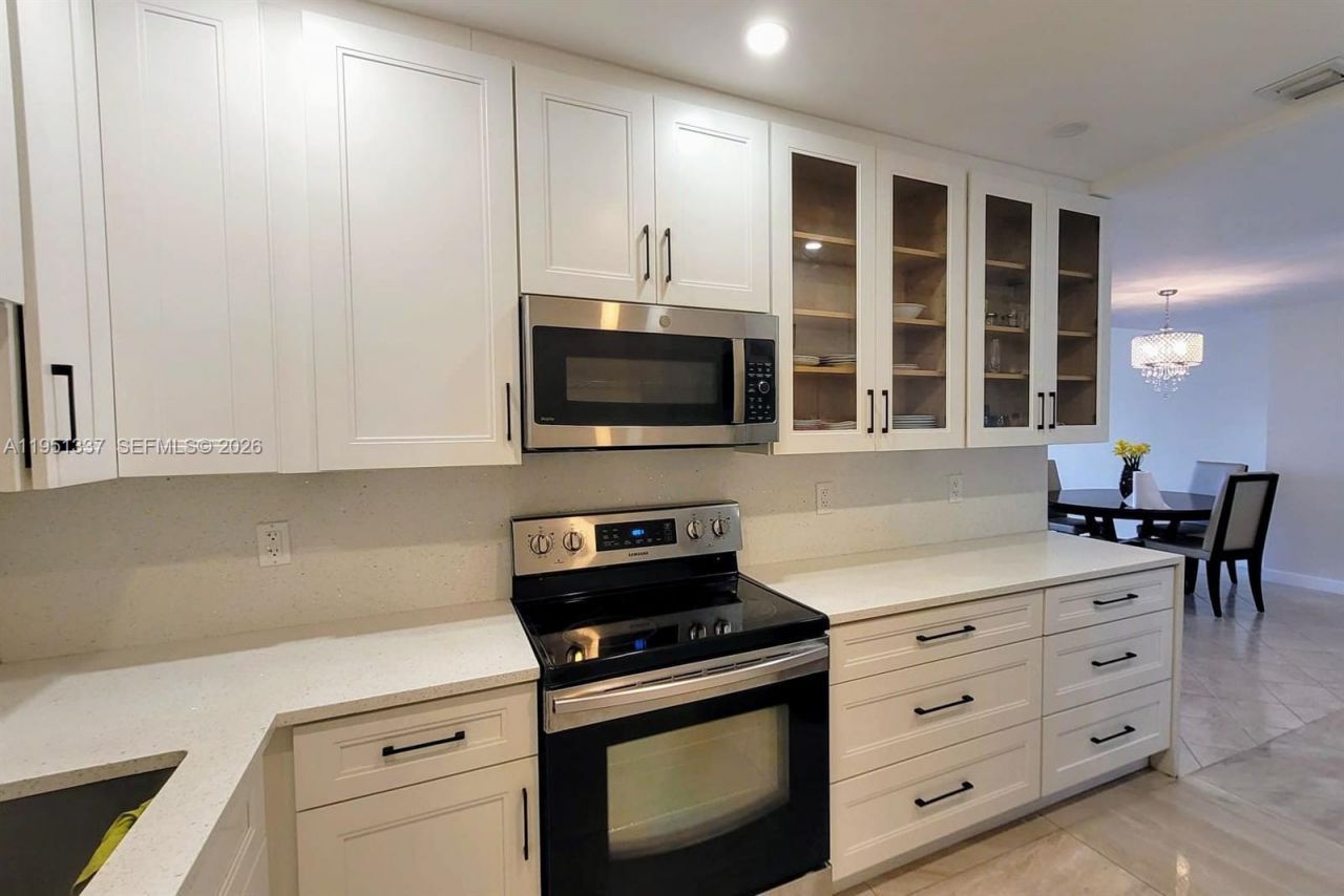 2500 Parkview Dr, Unit 2517, Hallandale Beach, FL 33009 Photo