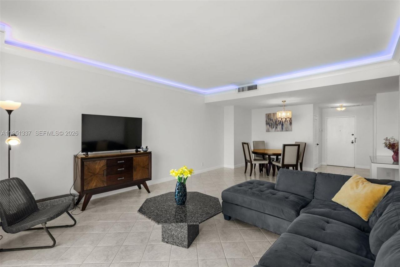 2500 Parkview Dr, Unit 2517, Hallandale Beach, FL 33009 Photo