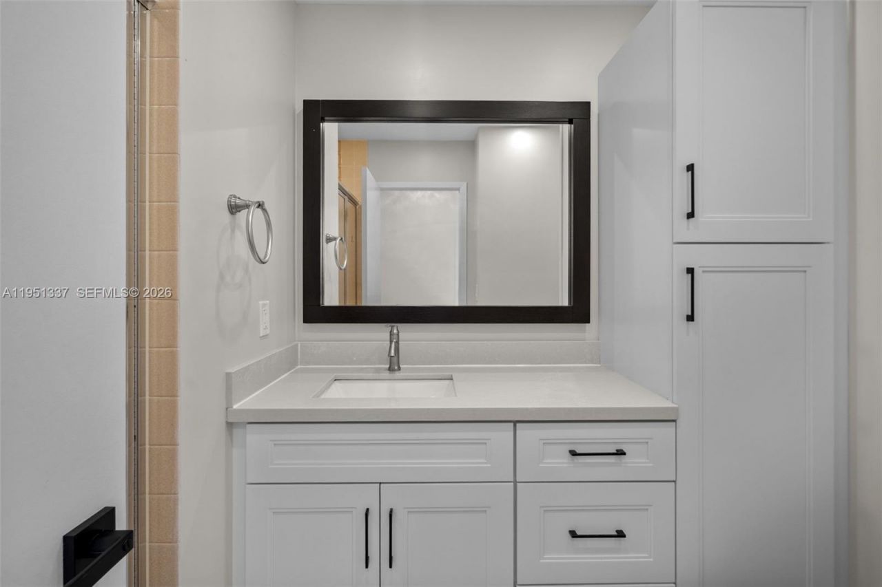2500 Parkview Dr, Unit 2517, Hallandale Beach, FL 33009 Photo