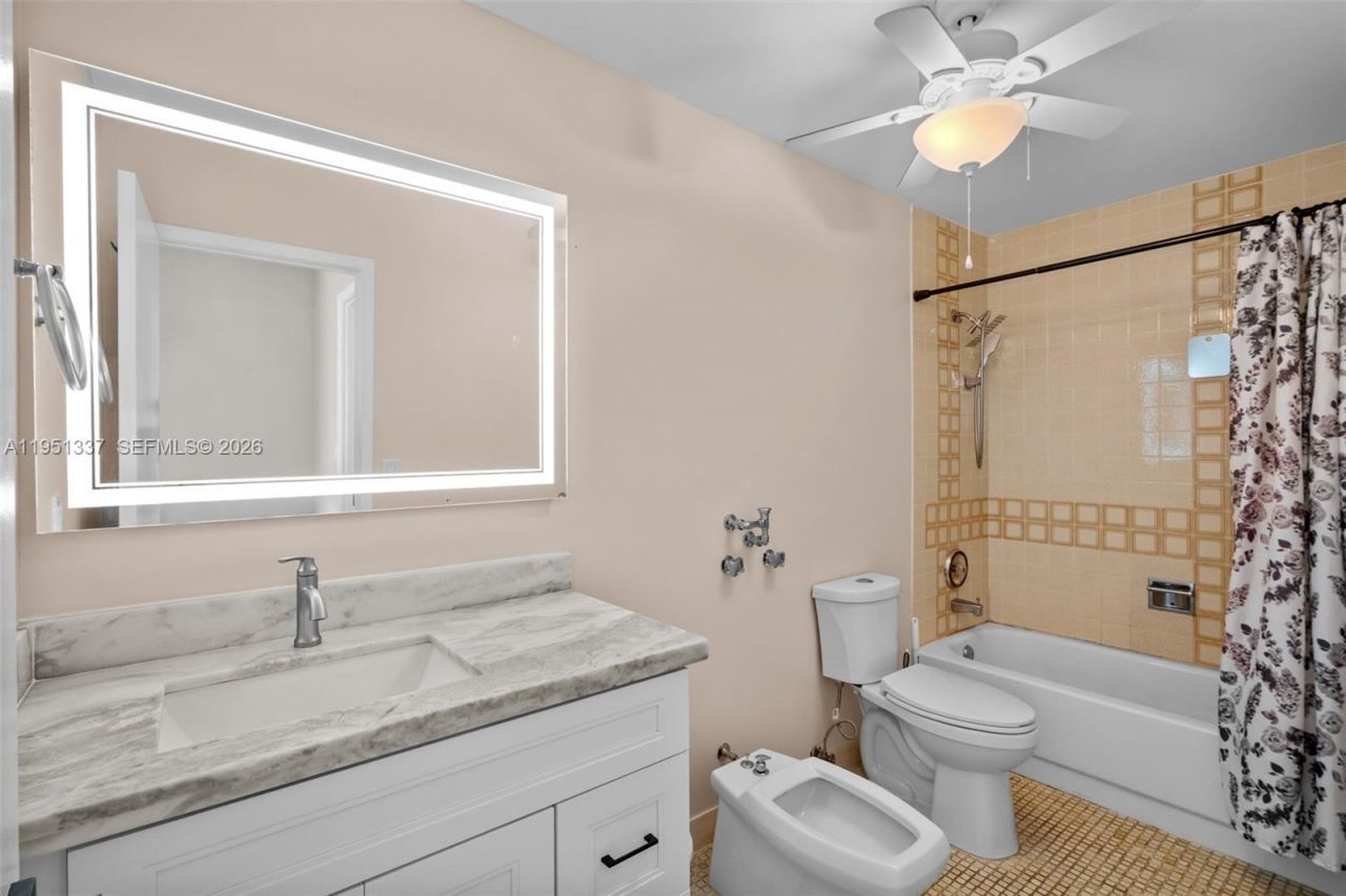 2500 Parkview Dr, Unit 2517, Hallandale Beach, FL 33009 Photo