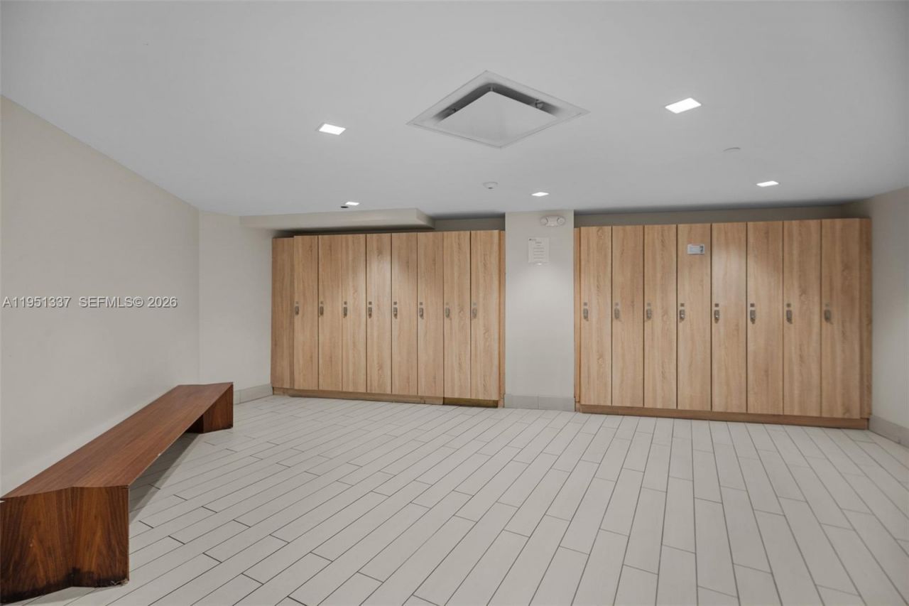 2500 Parkview Dr, Unit 2517, Hallandale Beach, FL 33009 Photo