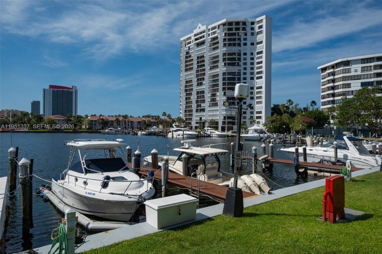 2500 Parkview Dr, Unit 2517, Hallandale Beach, FL 33009 Photo