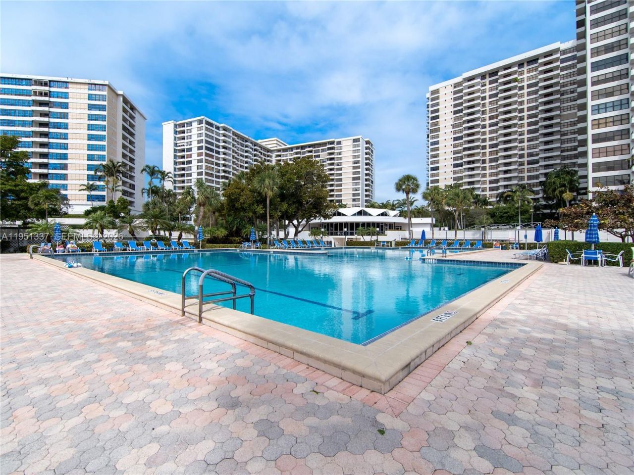 2500 Parkview Dr, Unit 2517, Hallandale Beach, FL 33009 Photo