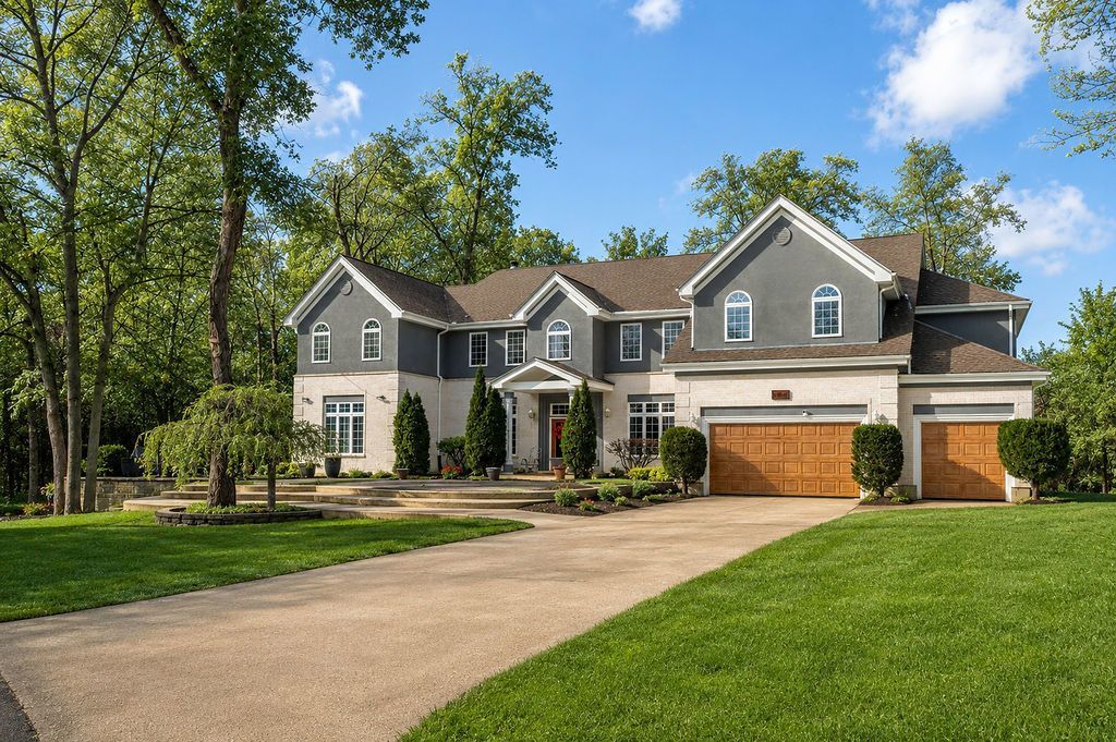 28W280 Oak Creek Court, West Chicago, IL 60185