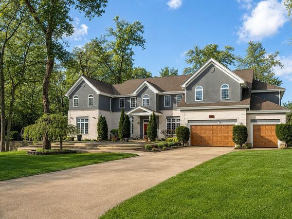 28W280 Oak Creek Court, West Chicago, IL 60185