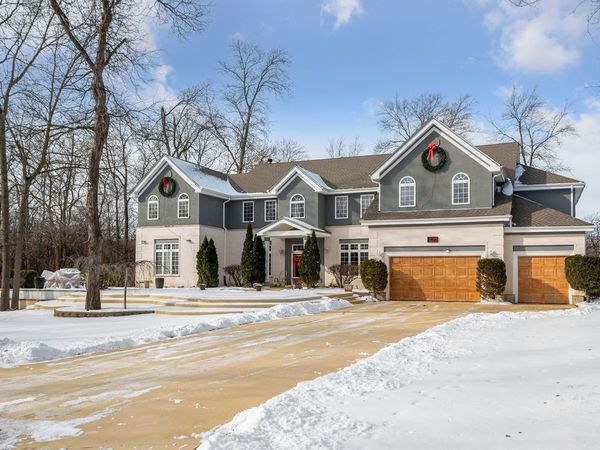 28W280 Oak Creek Court, West Chicago, IL 60185