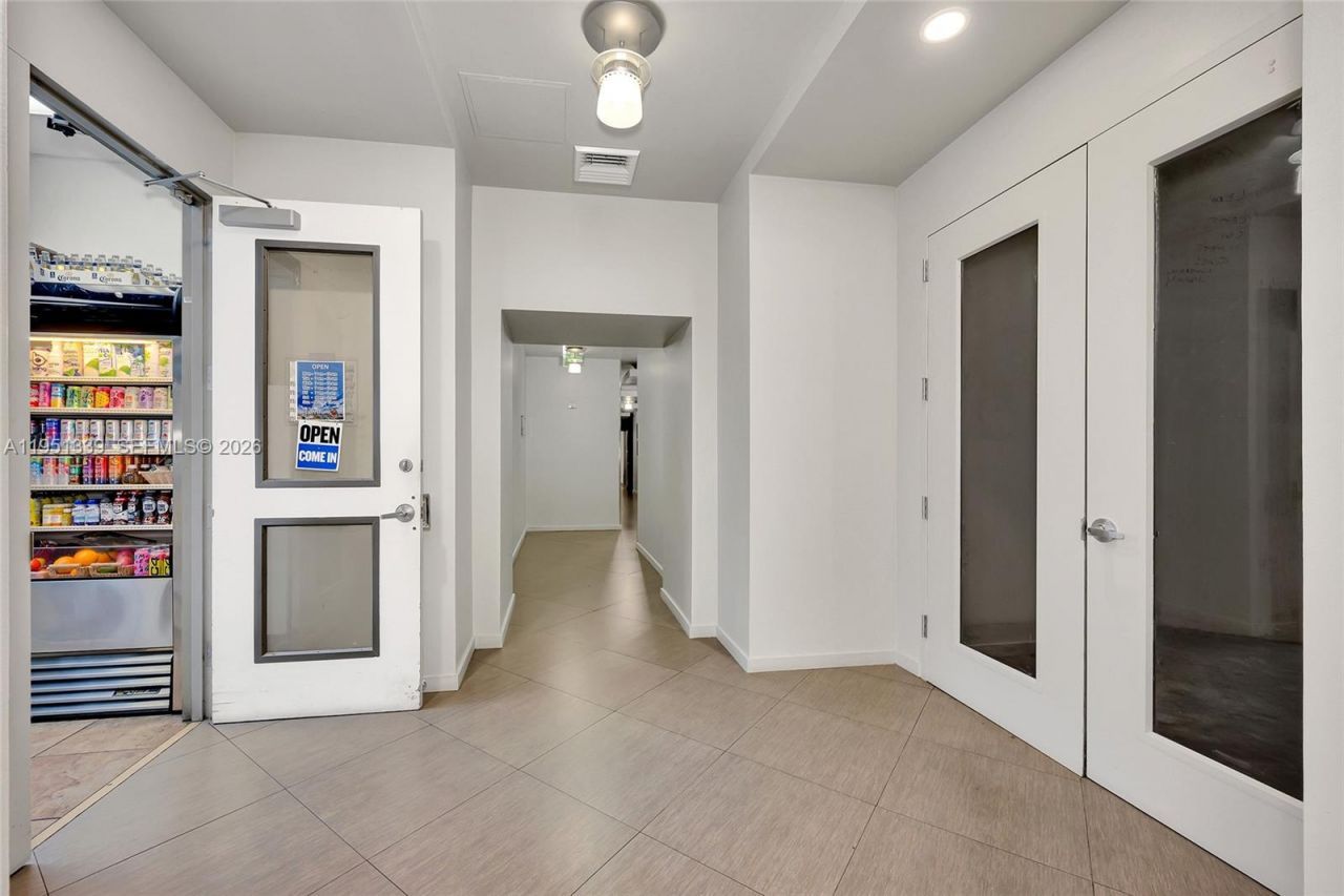 1900 N Bayshore Dr, Miami, FL 33132 Photo