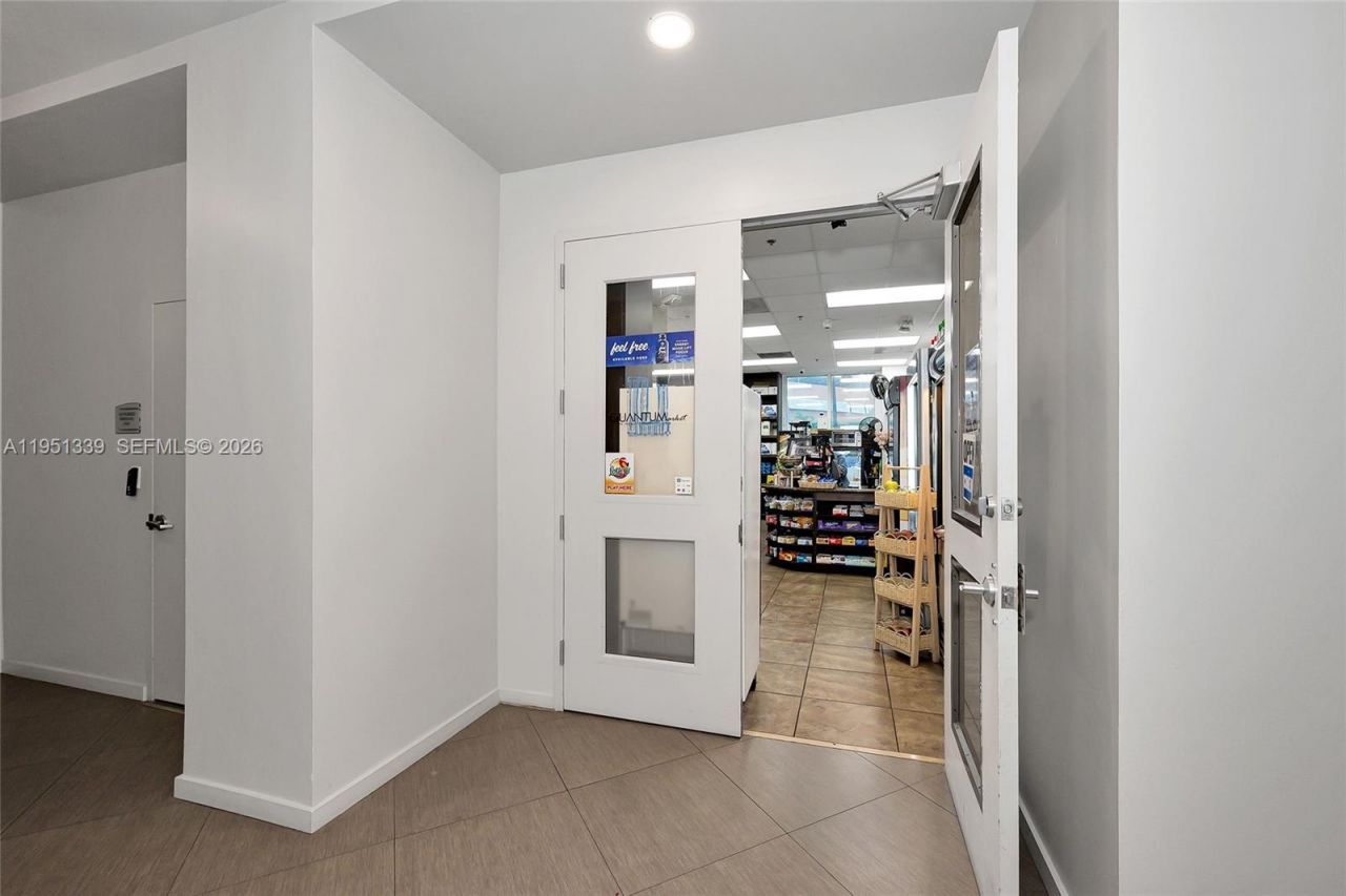 1900 N Bayshore Dr, Miami, FL 33132 Photo