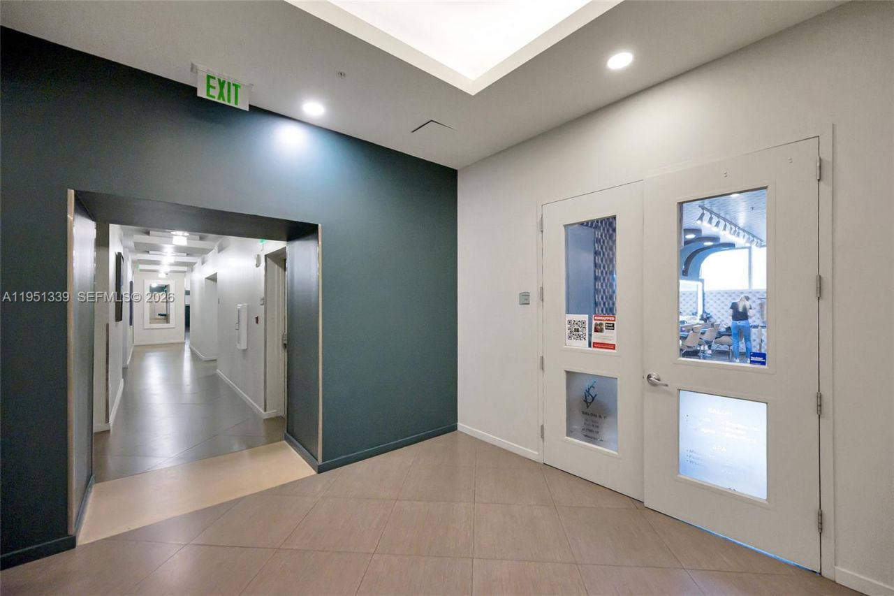 1900 N Bayshore Dr, Miami, FL 33132 Photo