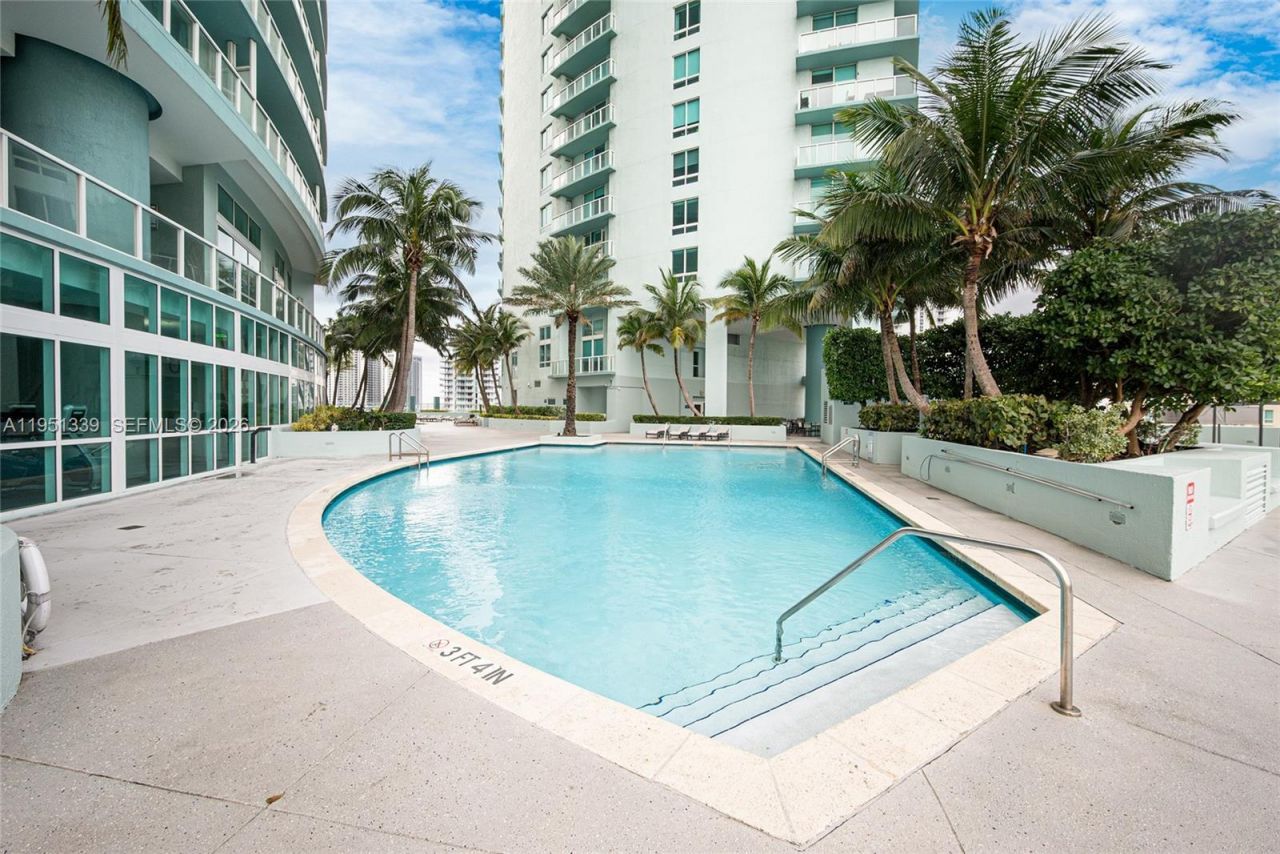 1900 N Bayshore Dr, Miami, FL 33132 Photo