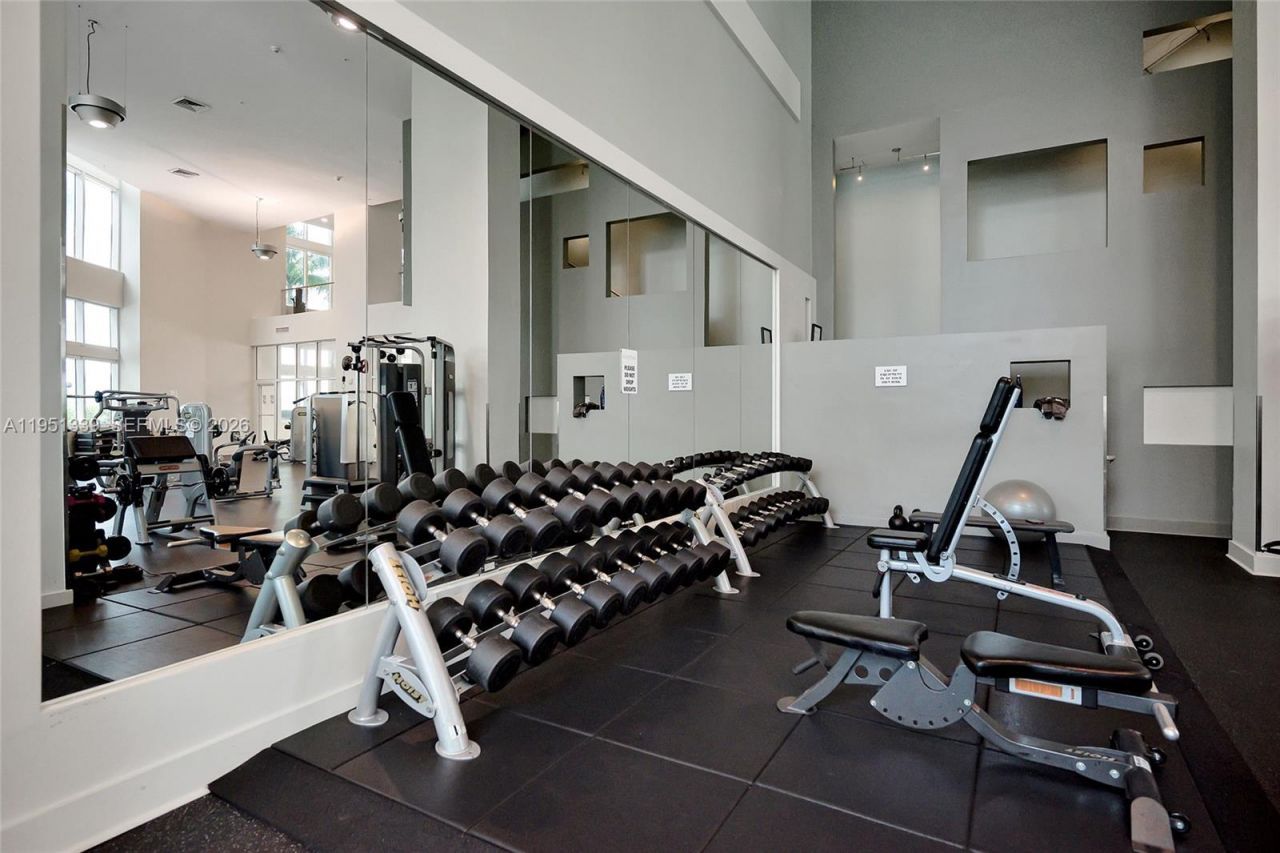 1900 N Bayshore Dr, Miami, FL 33132 Photo