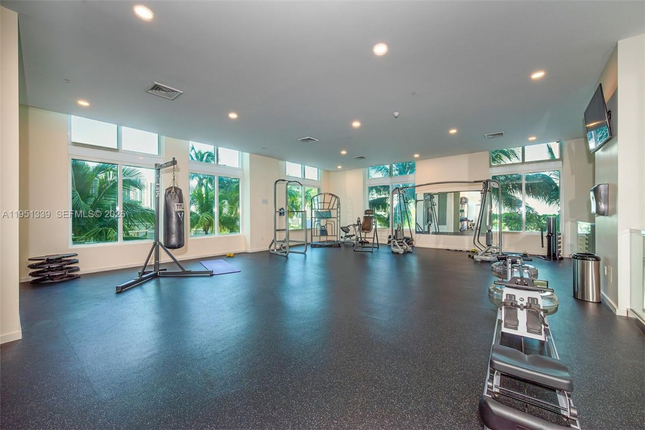 1900 N Bayshore Dr, Miami, FL 33132 Photo