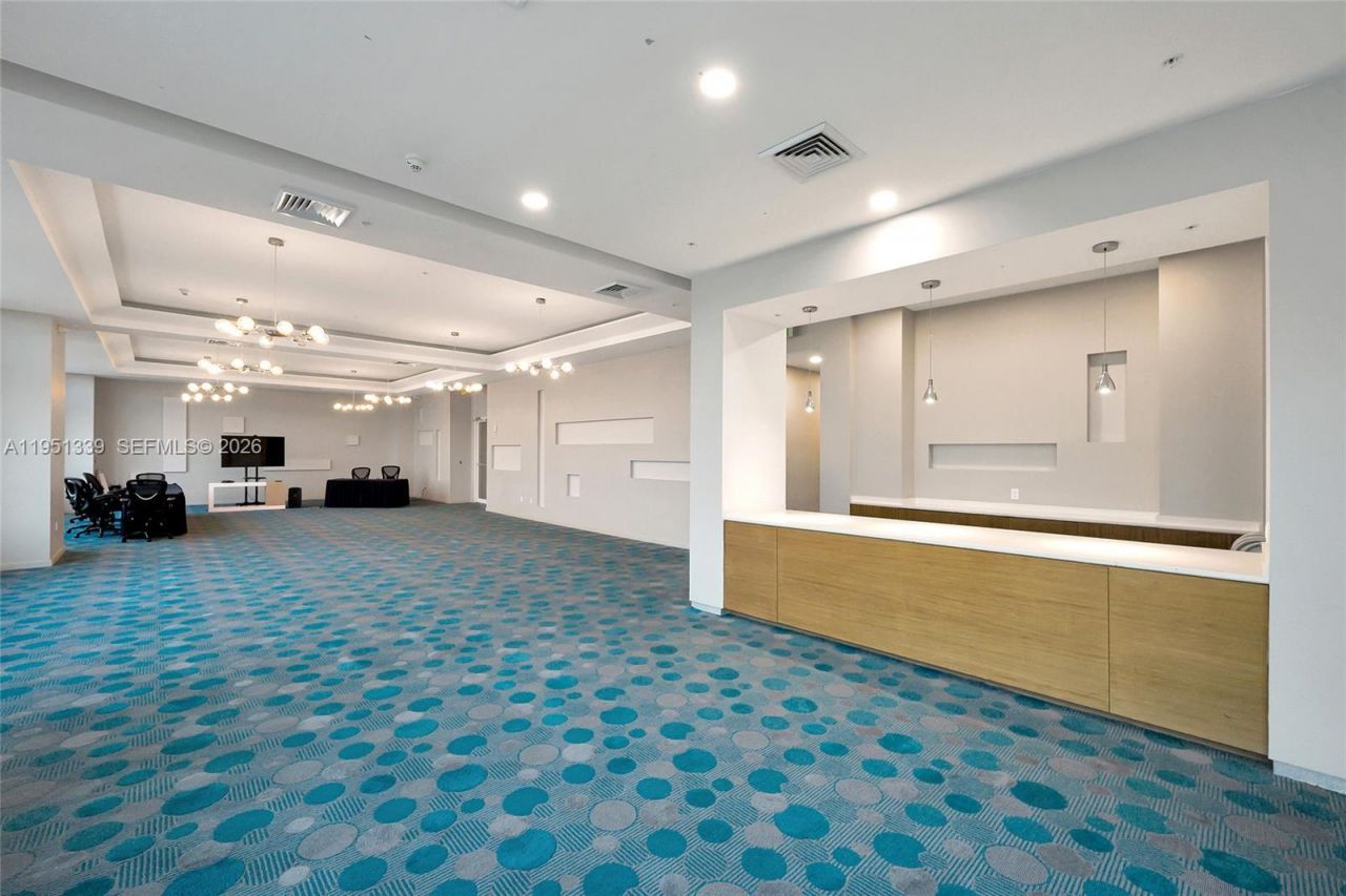 1900 N Bayshore Dr, Miami, FL 33132 Photo