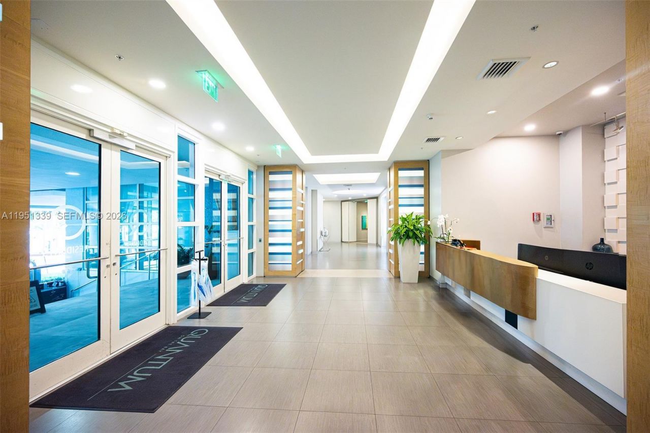 1900 N Bayshore Dr, Miami, FL 33132 Photo