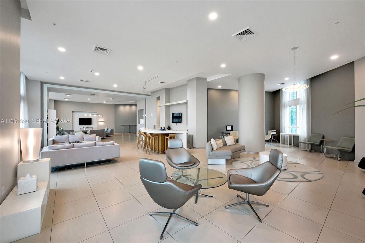 1900 N Bayshore Dr, Miami, FL 33132 Photo