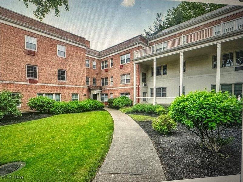 15825 Van Aken Boulevard, Unit 101W, Shaker Heights, OH 44120 Photo 4