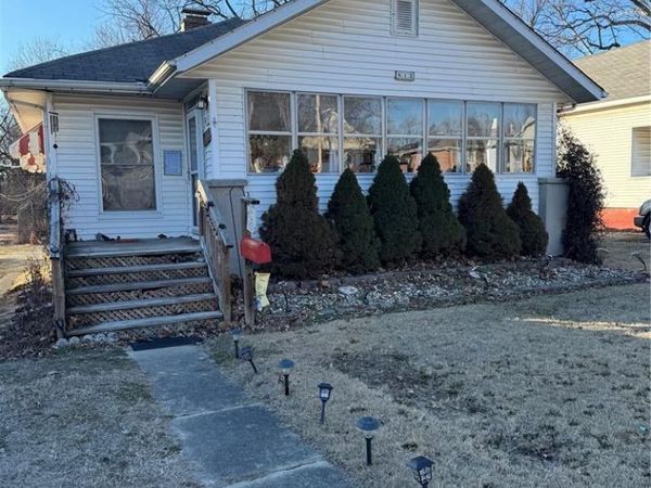 813 N Broadway Avenue, Salem, IL 62881