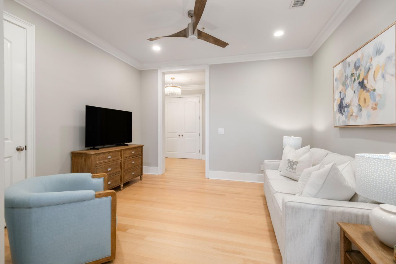 144 Fairbanks Oak Alley Photo 13