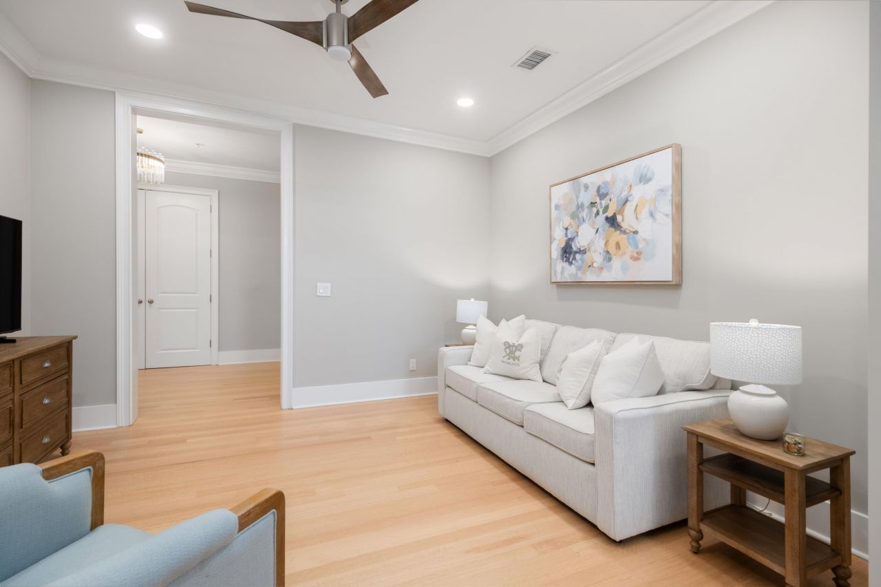 144 Fairbanks Oak Alley Photo 15