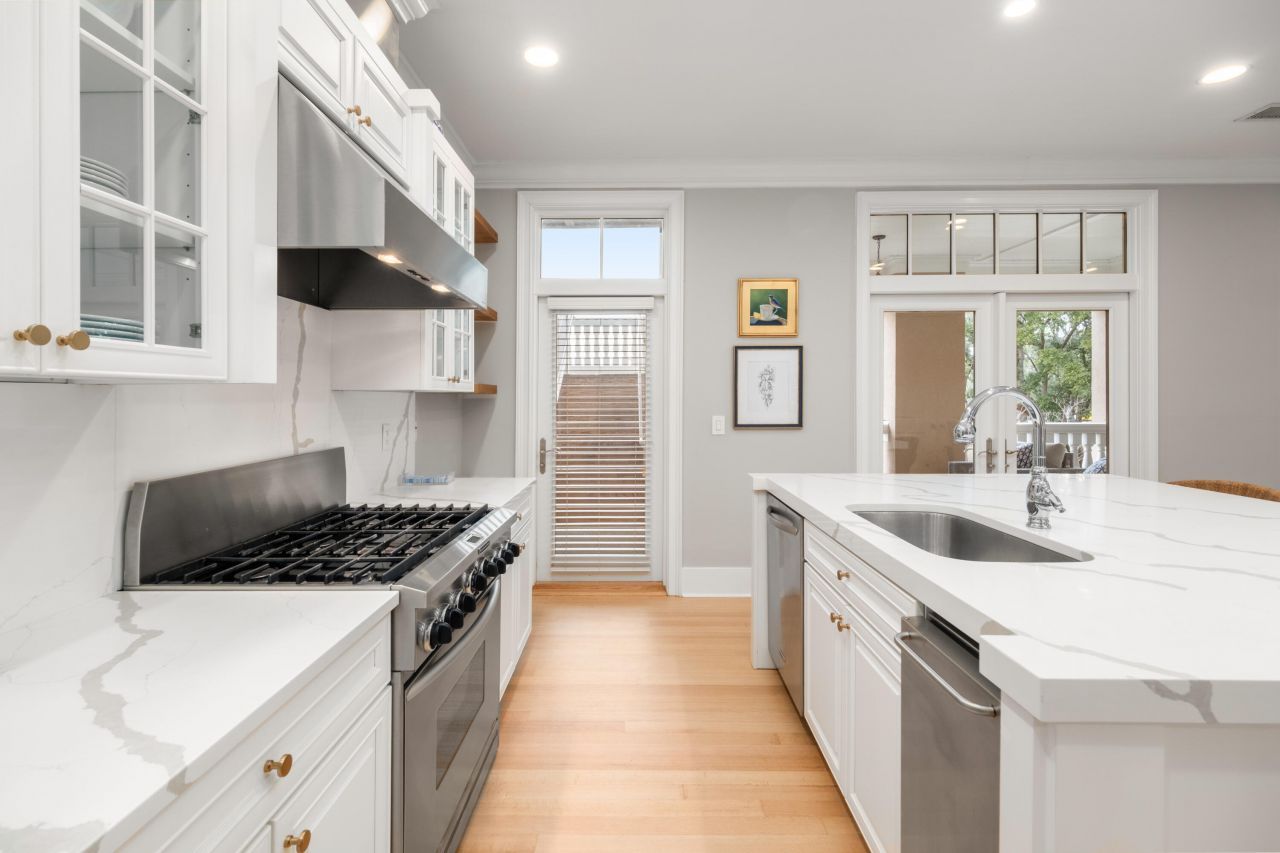 144 Fairbanks Oak Alley Photo 18