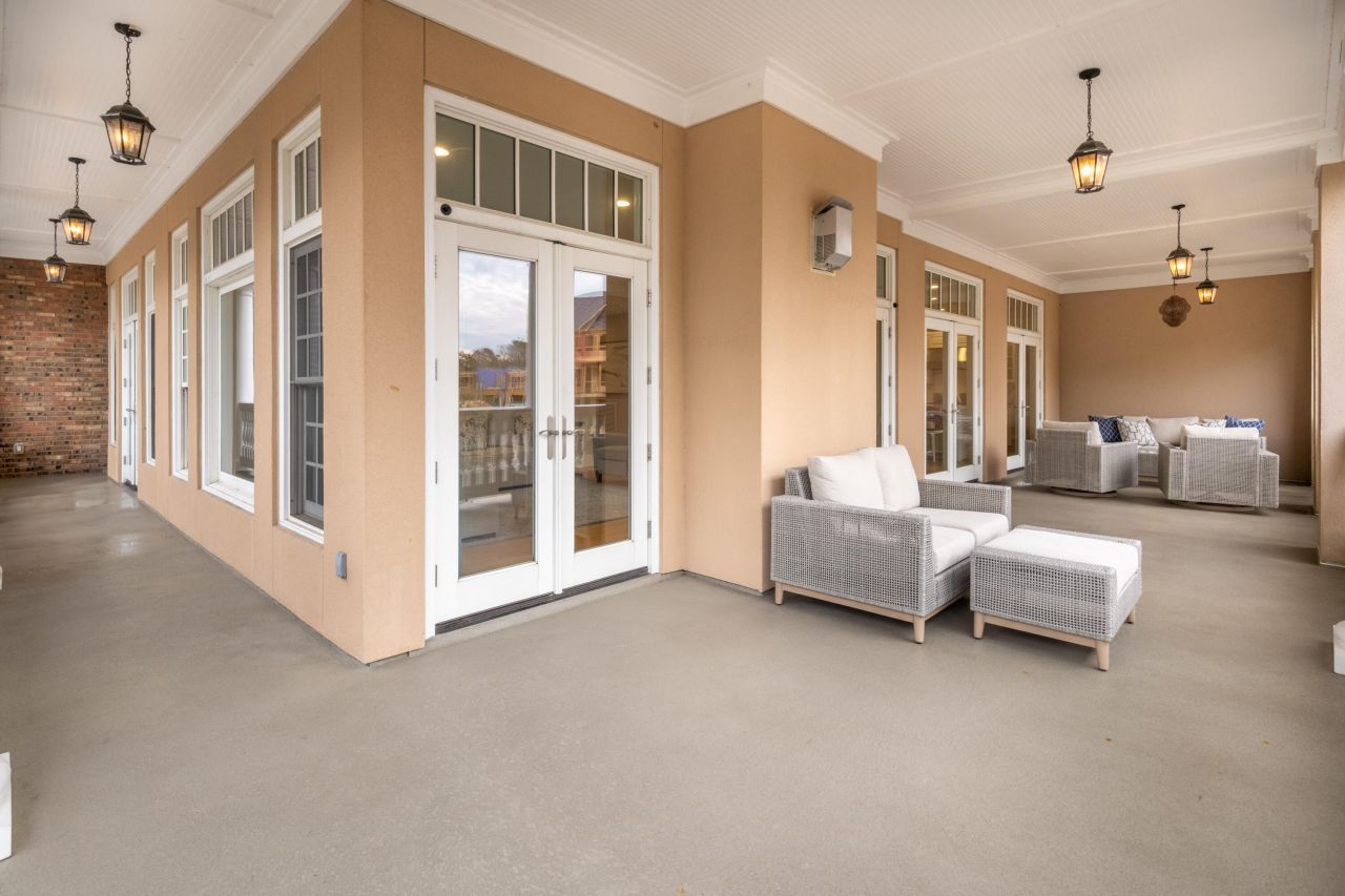 144 Fairbanks Oak Alley Photo 30