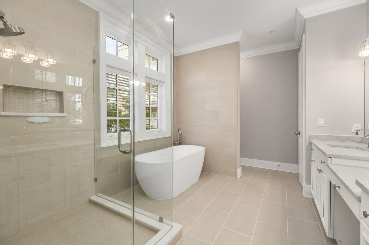 144 Fairbanks Oak Alley Photo 36