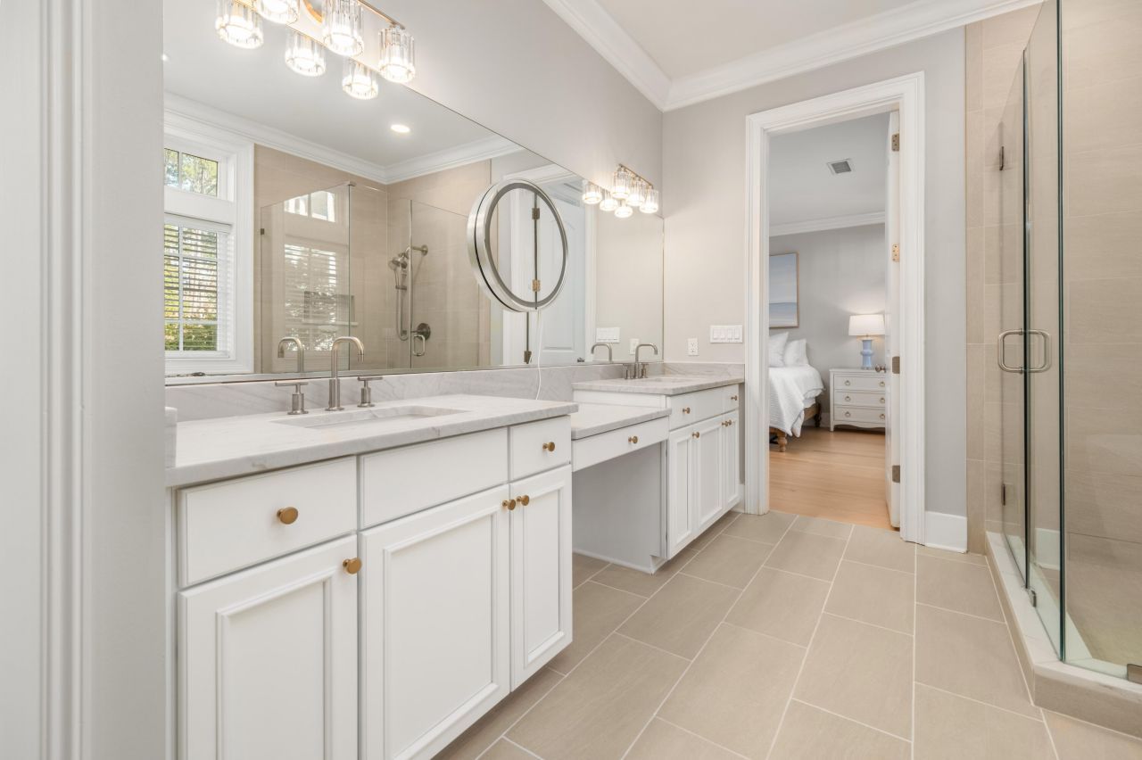 144 Fairbanks Oak Alley Photo 38