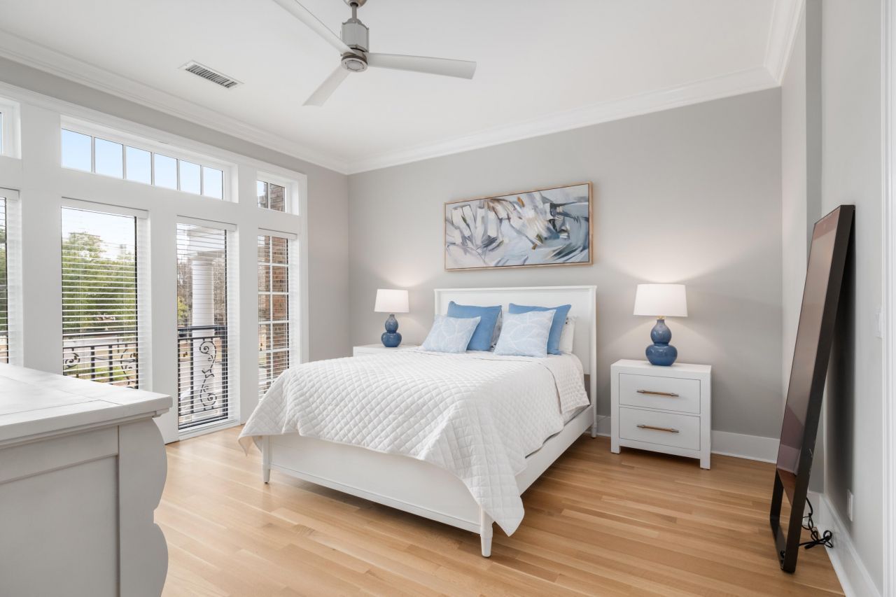 144 Fairbanks Oak Alley Photo 40