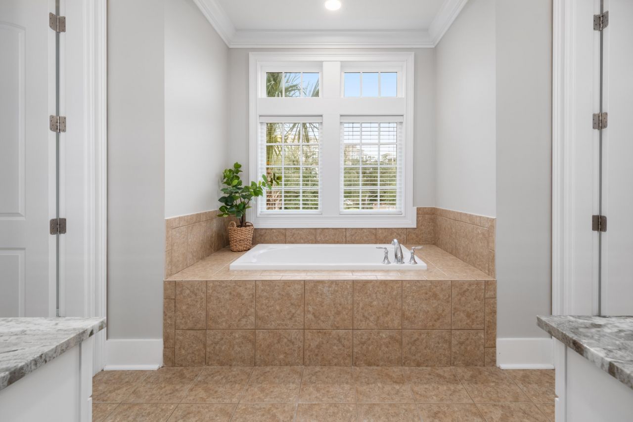 144 Fairbanks Oak Alley Photo 43