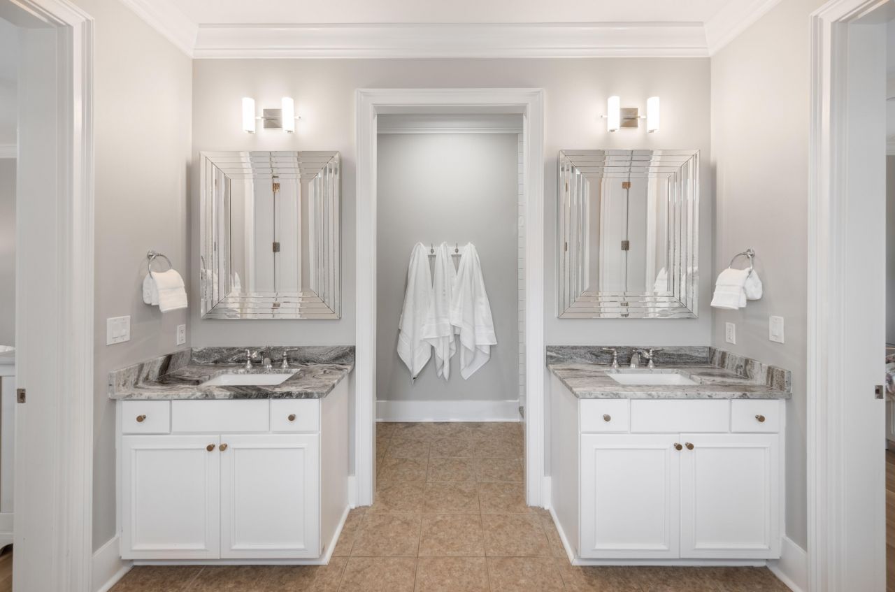 144 Fairbanks Oak Alley Photo 44