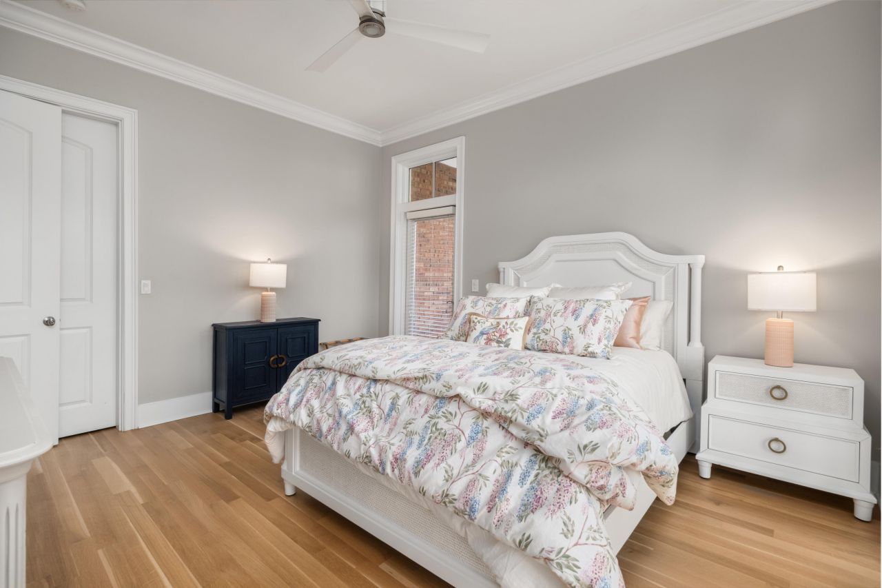 144 Fairbanks Oak Alley Photo 49