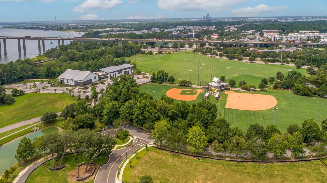 144 Fairbanks Oak Alley Photo 51