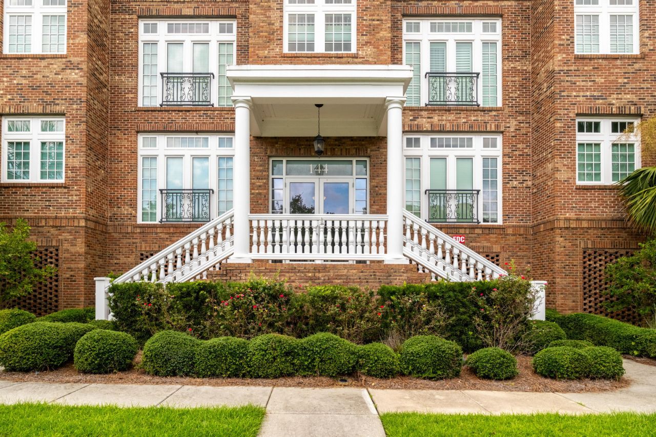 144 Fairbanks Oak Alley Photo 6