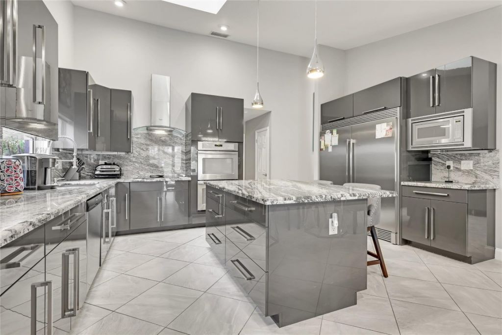 8324 NW 80th St, Tamarac, FL 33321 Photo