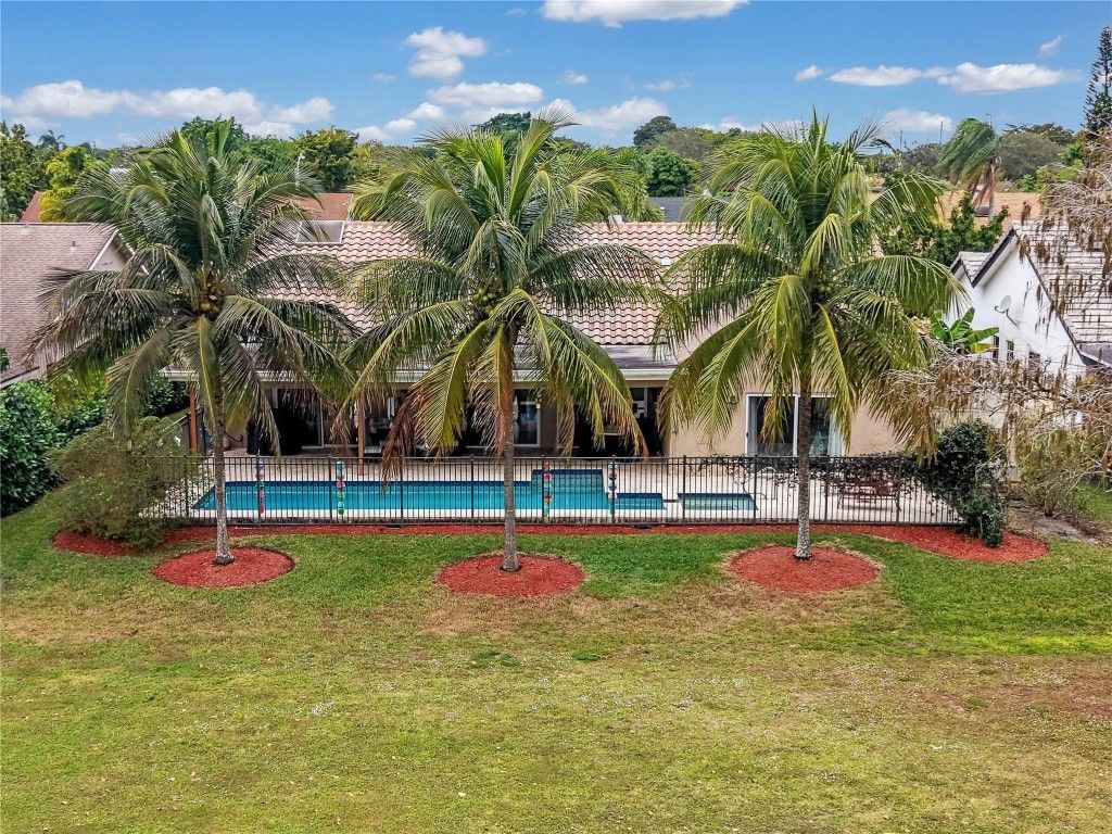 8324 NW 80th St, Tamarac, FL 33321 Photo